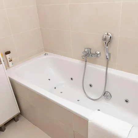 Dream Getaway With Jacuzzi And Pool Apartament Wiedeń