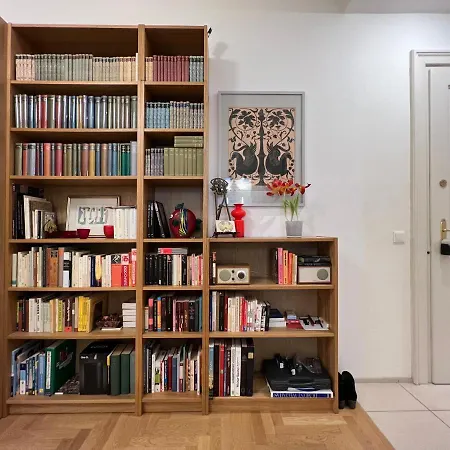 Design Apartment: Stylish Near Schönbrunn With Parking & Netflix Vienna