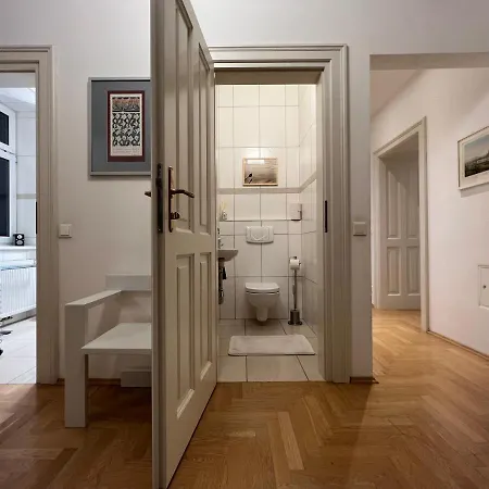 Apartment Design Apartment: Stylish Near Schönbrunn With Parking & Netflix