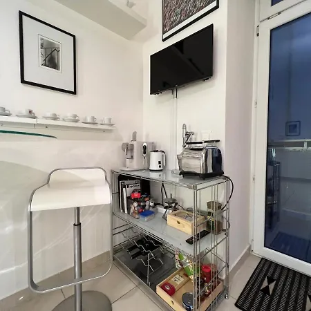 Apartment Design Apartment: Stylish Near Schönbrunn With Parking & Netflix Vienna
