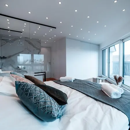 Triangle Penthouse Apartment *