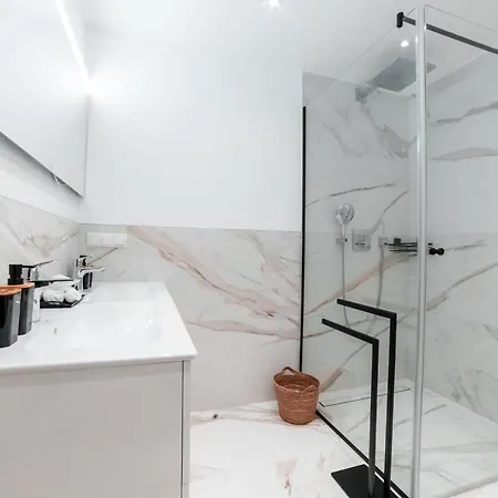 Triangle Penthouse Apartment *