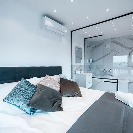 Triangle Penthouse *