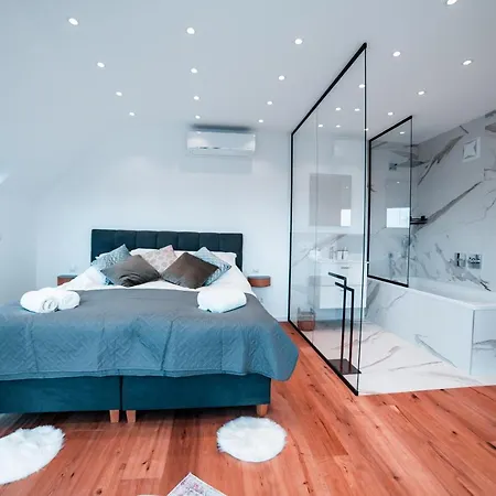Apartment Triangle Penthouse *