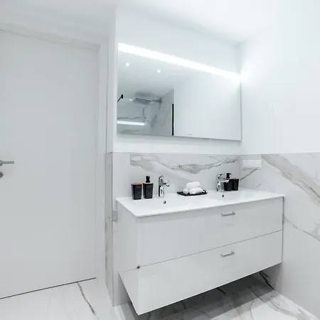 Apartment Triangle Penthouse *