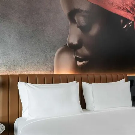 Hotell Radisson Red Hotel,