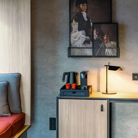 Hotell Radisson Red Hotel,