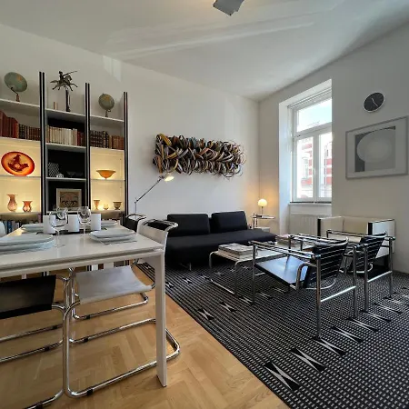 Apartment Design Apartment: Stylish Near Schönbrunn With Parking & Netflix Vienna