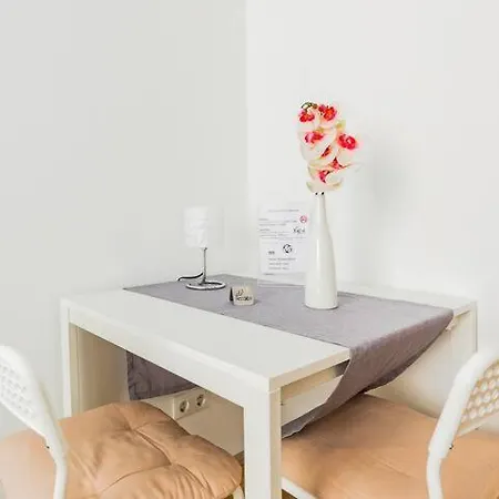 Budget West With Shared Kitchen Apartment *