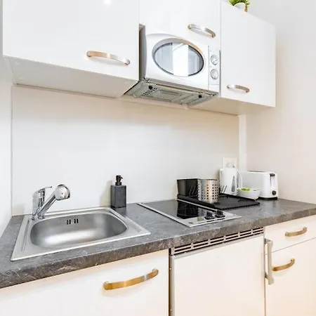 Budget West With Shared Kitchen