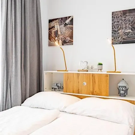 Apartment Budget West With Shared Kitchen *