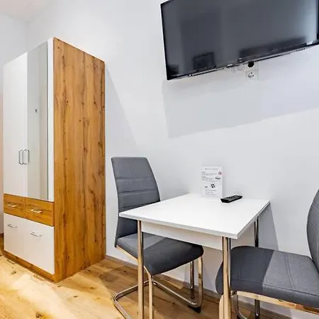 Budget West With Shared Kitchen Daire *