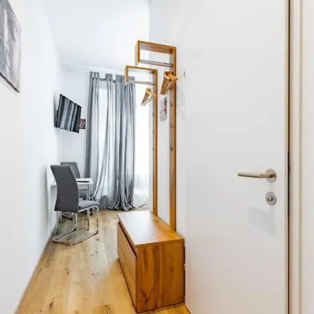 Apartment Budget West With Shared Kitchen *