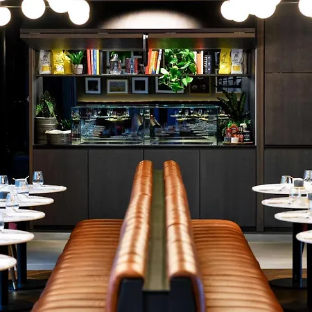 Radisson Red Hotel, 4* Wien