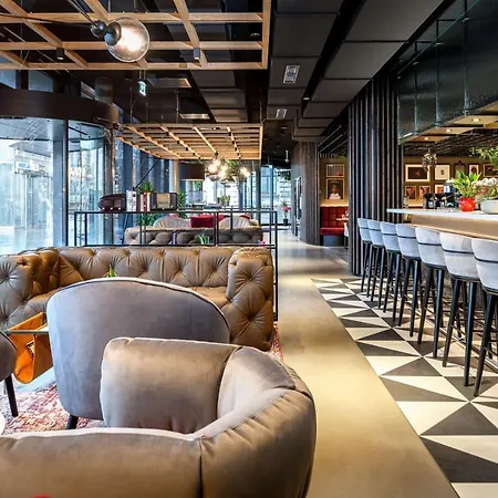 Radisson Red Hotel, 4*