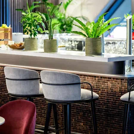 Radisson Red Hotel, Hotell 4*