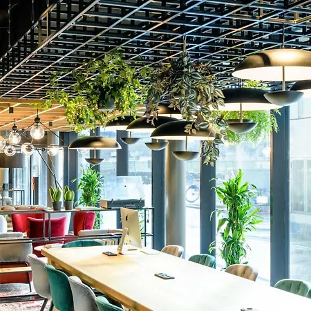 Radisson Red Hotel, Hotell 4*