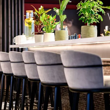 Radisson Red Hotel, Hotell 4*