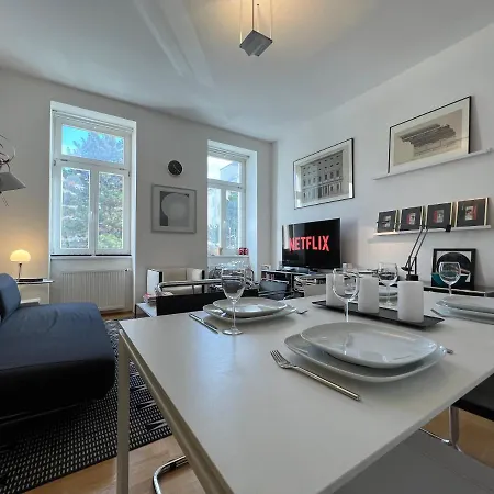Design Apartment: Stylish Near Schönbrunn With Parking & Netflix