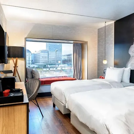 Radisson Red Hotel, Hotell 4*