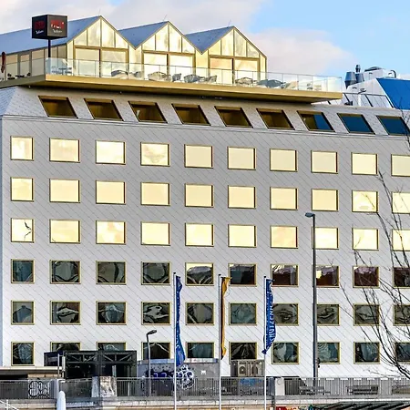Radisson Red Hotel, 4*