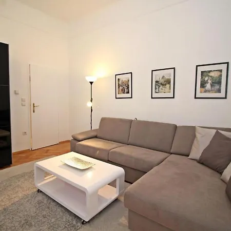 Kings Apartment *