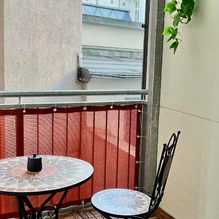L&g's - Balcony - Close To Car Park