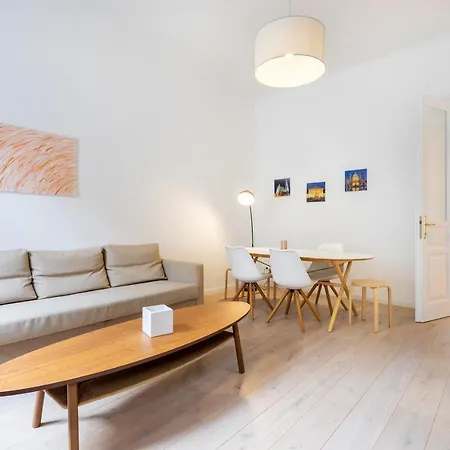 Modernes Im Charmanten Viertel Apartment