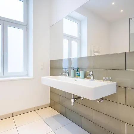 Modernes Im Charmanten Viertel Apartment