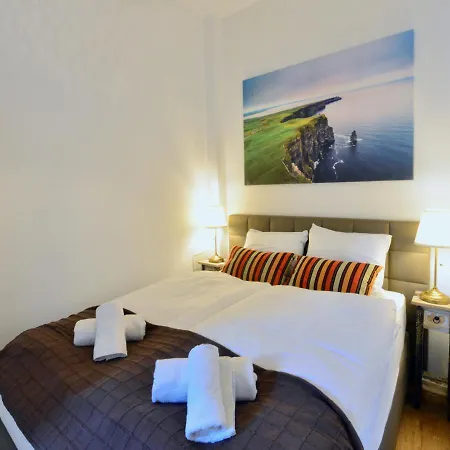 Apartament L&g's - Balcony - Close To Car Park