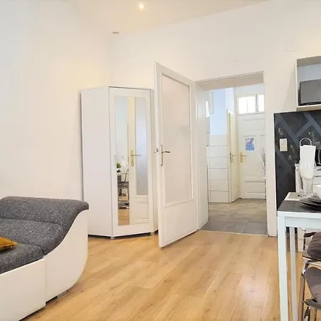 Wiener Buddha Style Flat With Inner Garden- Marzstrasse Apartment