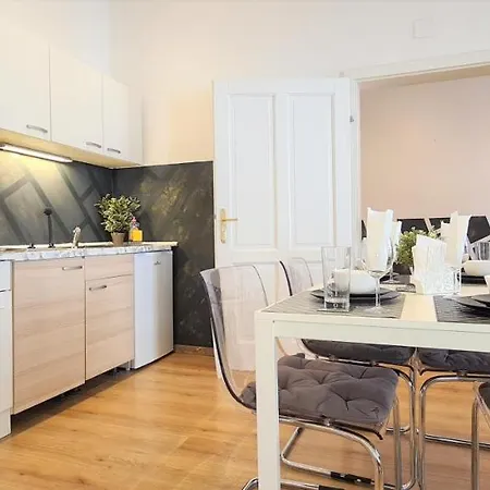 Wiener Buddha Style Flat With Inner Garden- Marzstrasse