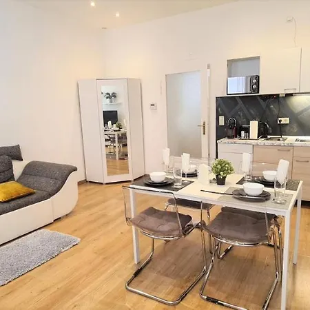 Wiener Buddha Style Flat With Inner Garden- Marzstrasse Apartment
