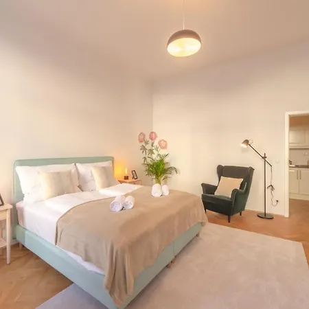 Beautiful 1 Bedroom Near Schönbrunn Palace * Viena