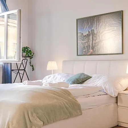 Perfectly Situated 2br Shared Apt- Ideal For Longstays