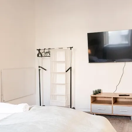 Perfectly Situated 2br Shared Apt- Ideal For Longstays Apartment *