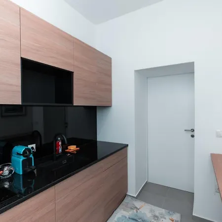Petit Luxe