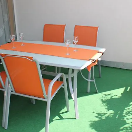 3 Sunny Apartments-schoenbrunn, 100m2 With Balcony