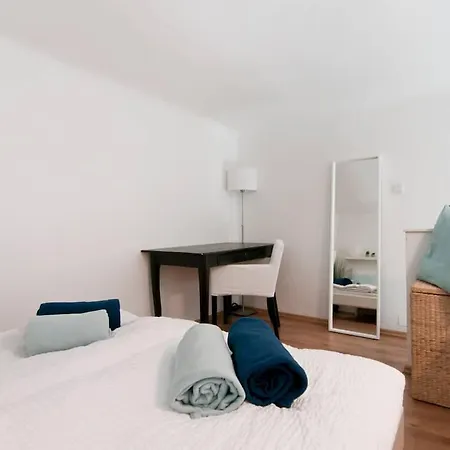⍟luxurious And Bright⍟ 5 Min Walk To City Center Apartment *