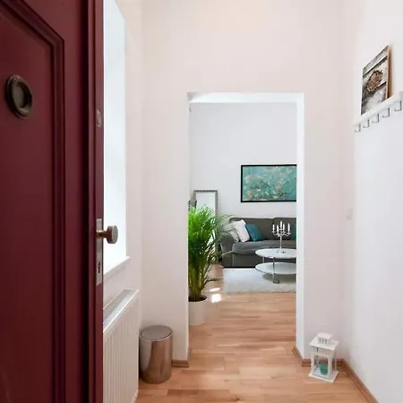 ⍟luxurious And Bright⍟ 5 Min Walk To City Center Apartment