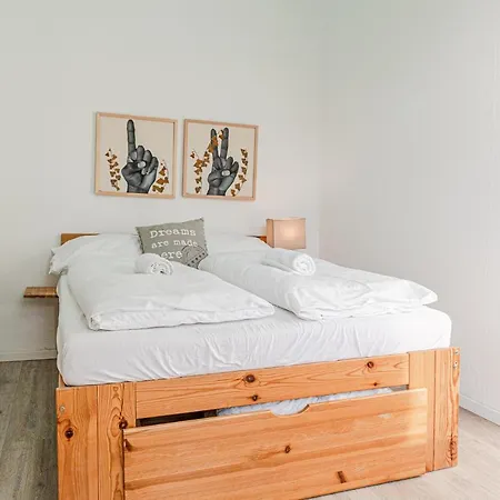 Perfectly Situated 2br Shared Apt- Ideal For Longstays Apartment *