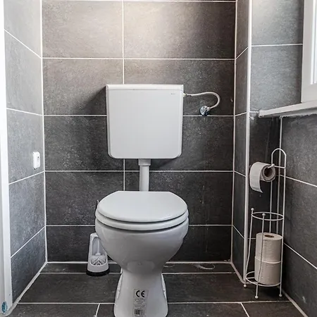 Apartment Perfectly Situated 2br Shared Apt- Ideal For Longstays *