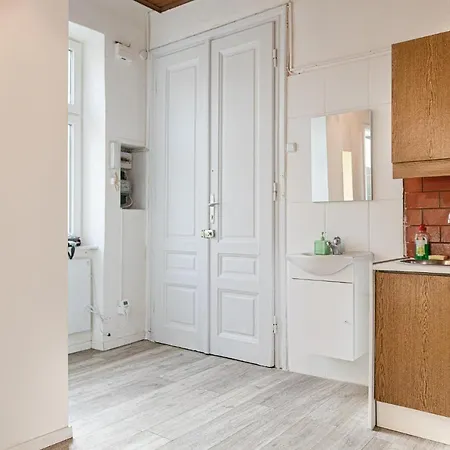 Apartment Perfectly Situated 2br Shared Apt- Ideal For Longstays *