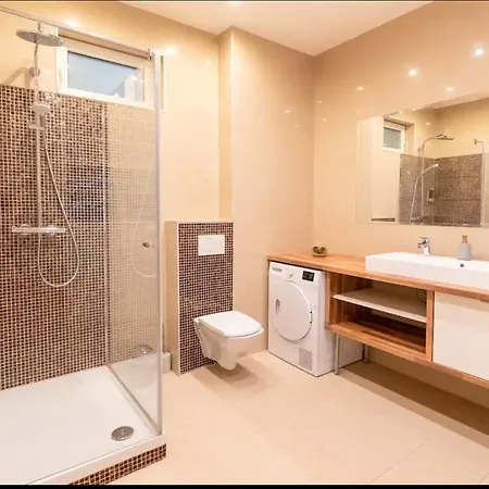 Comfortable 1100 With Contactless Check-in Apartment