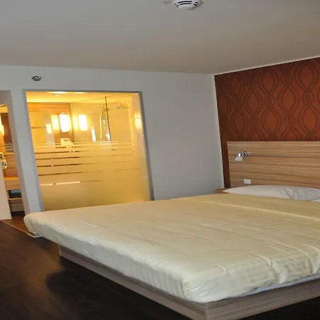 Szálloda Leonardo Hauptbahnhof 4*