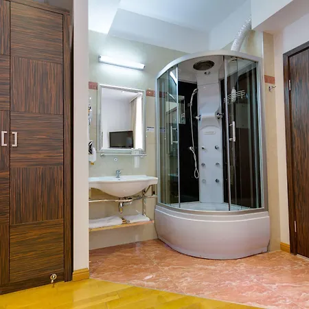 Western Arcadia 4* Vienne