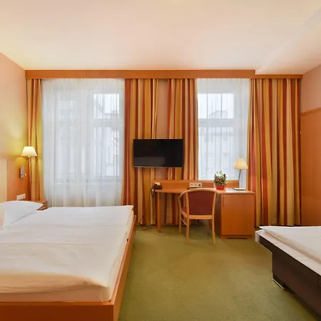 Hotel Lucia 3*