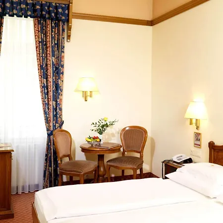 Hotel City Central Отель