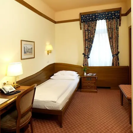 Hotel City Central Отель 4*