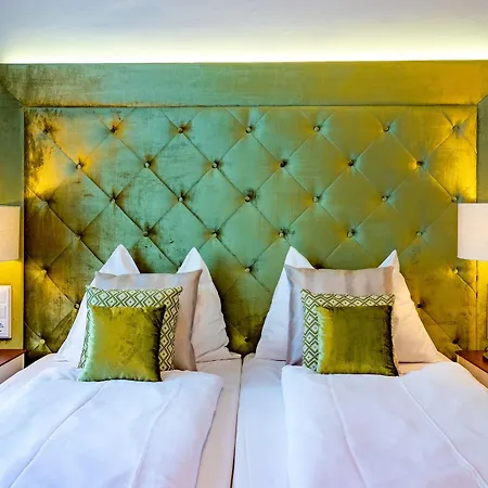 Hotel Theaterhotel & 4*